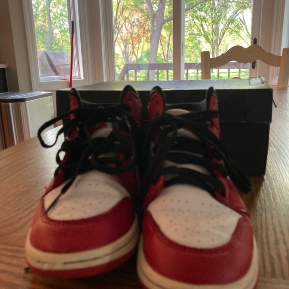 Jordan 1 Chicago (GS) 2020 size 4.5y - Picture 4 of 7